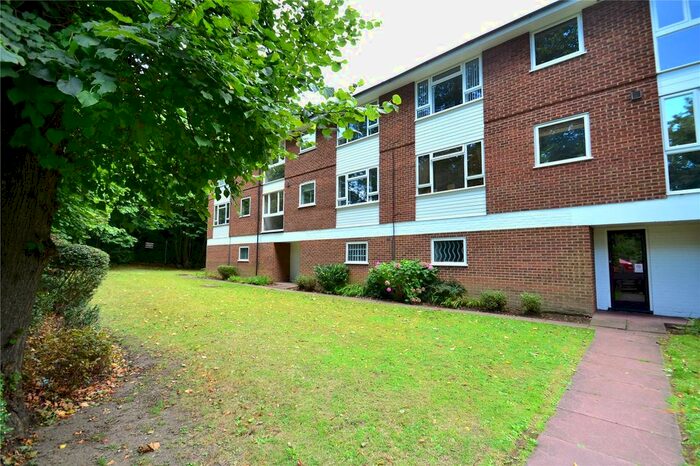 2 Bedroom Flat To Rent In Faro Close, Bromley, BR1
