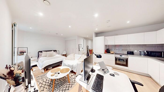 Studio To Rent In Fairwater House, Bonnet Street, London, E16