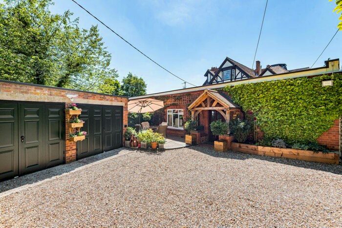 2 Bedroom Bungalow For Sale In Bucklebury Place, Upper Woolhampton, Reading, Berkshire, RG7