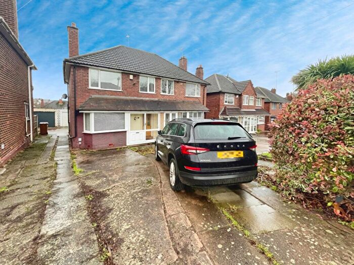 3 Bedroom Semi-Detached House For Sale In Raeburn Road, Birmingham, B43