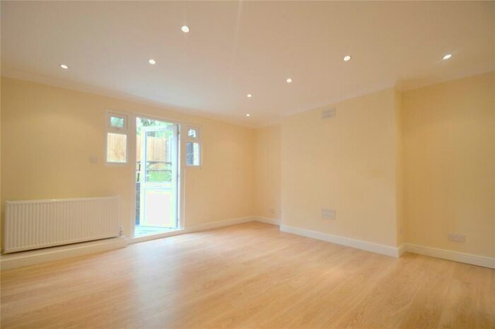 2 Bedroom Apartment To Rent In Selhurst Road, London, SE25