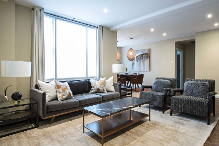 3 Bedroom Flat To Rent In Hill Street, London, W1J