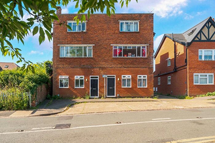 1 Bedroom Flat To Rent In Farncombe Street, Godalming, GU7