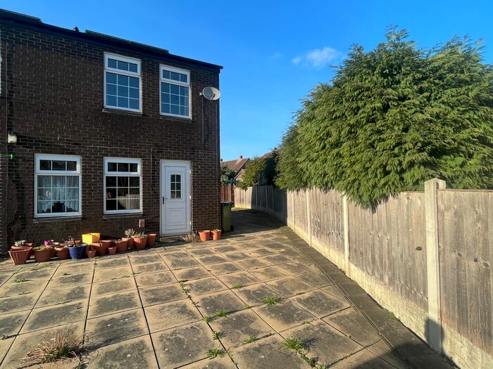 2 Bedroom Property To Rent In Spinks Gardens, Leeds, LS14