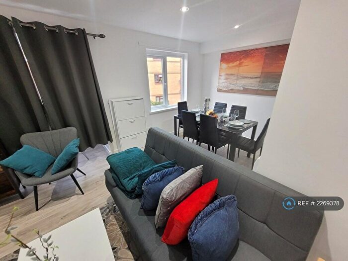 2 Bedroom Flat To Rent In Sterling Gardens, London, SE14