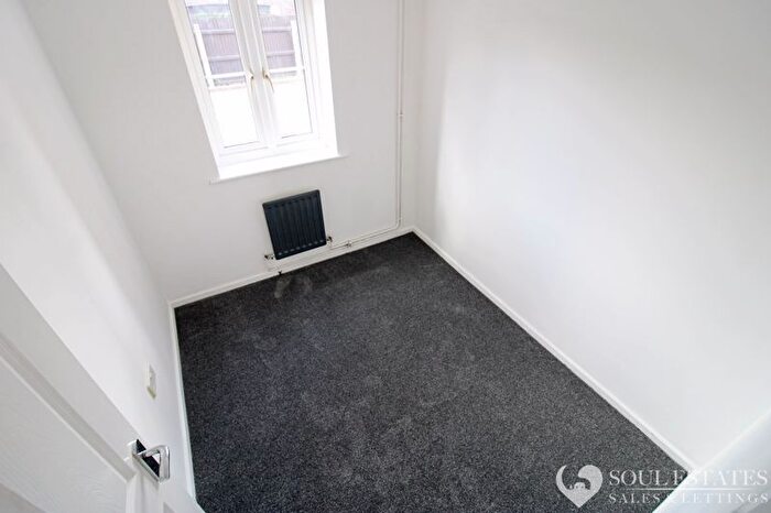 2 Bedroom Flat To Rent In Groveland Road, Tipton, DY4