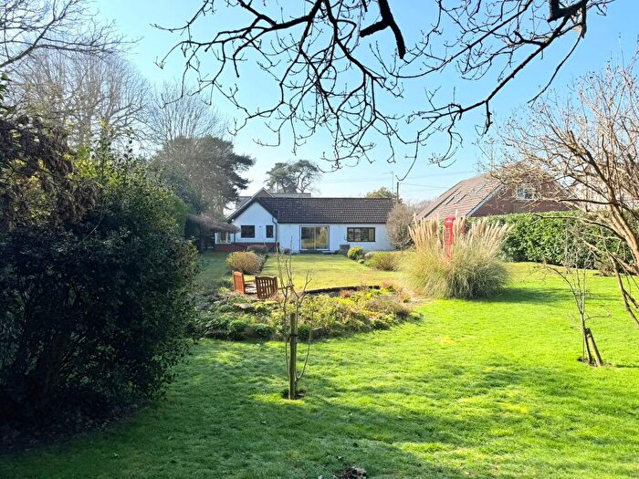 3 Bedroom Detached Bungalow For Sale In Whinfield Road, Dibden Purlieu, SO45