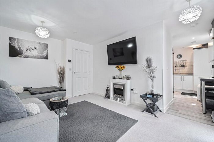 2 Bedroom Maisonette For Sale In Newlands Place, Bracknell, Berkshire, RG12