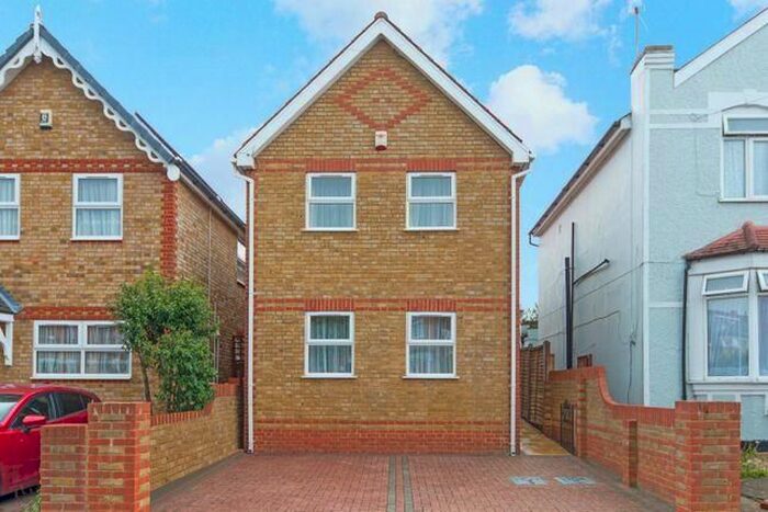 5 Bedroom Detached House To Rent In Worthington Road, Tolworth, Surbiton, KT6