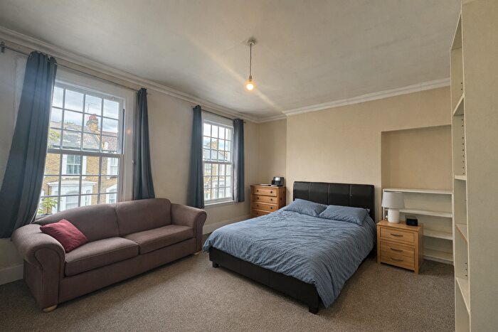 3 Bedroom Flat To Rent In Disraeli Road, London, SW15
