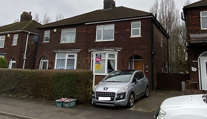 3 Bedroom Semi-Detached House To Rent In Kenilworth Road, Scunthorpe, DN16