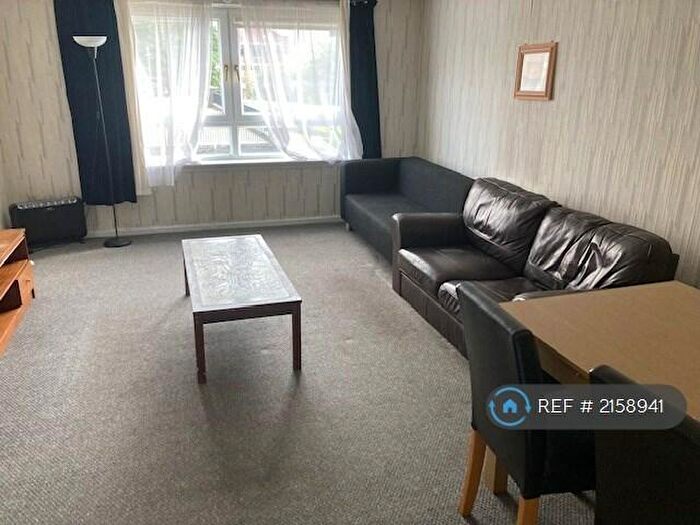 3 Bedroom Flat To Rent In St. Mungo Avenue, Glasgow, G4