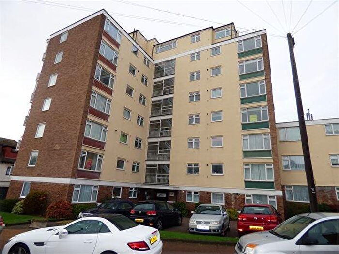2 Bedroom Apartment For Sale In Grand Drive, Leigh On Sea, Leigh On Sea, SS9