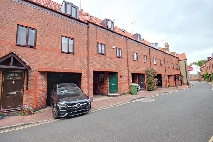 2 Bedroom House To Rent In Tiger Lane, Beverley, HU17