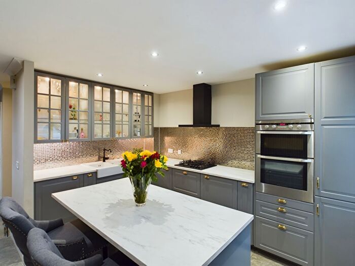 3 Bedroom Town House For Sale In Hurst Road, Kennington, Ashford, TN24