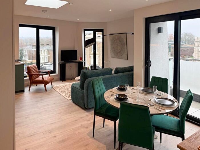 2 Bedroom Flat For Sale In Norwood Road, London, SE27