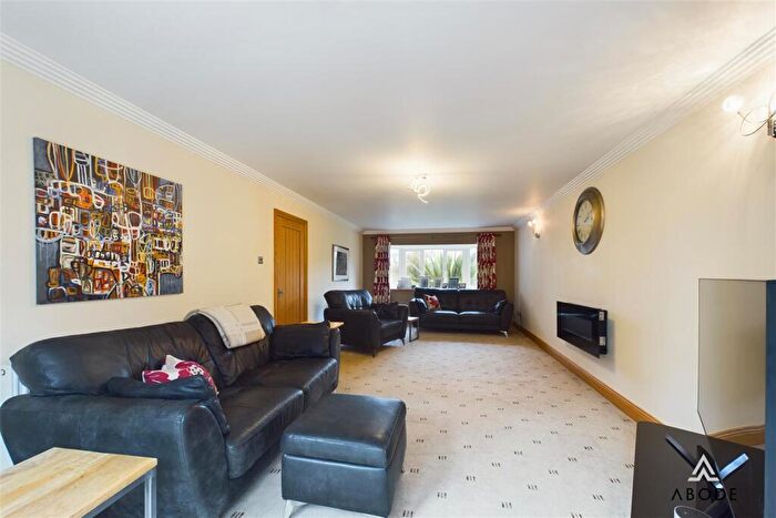 5 Bedroom Detached House For Sale In Scalpcliffe Close, Burton-On-Trent, DE15