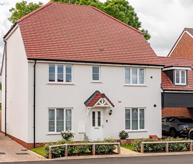 4 Bedroom Detached House For Sale In Goldcrest Avenue, Codicote, SG4