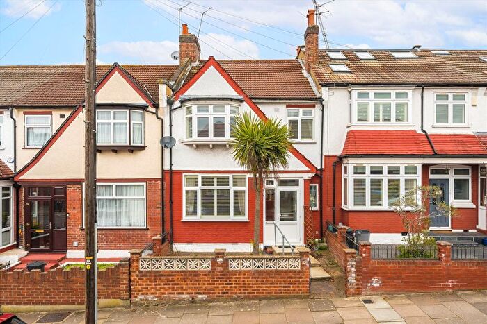 3 Bedroom Terraced House For Sale In Lingwell Road, Tooting Bec, SW17