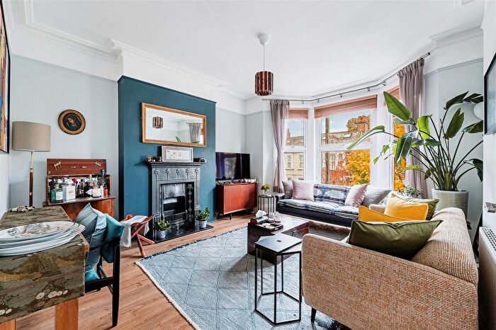 2 Bedroom Flat For Sale In Shalimar Road, London, W3