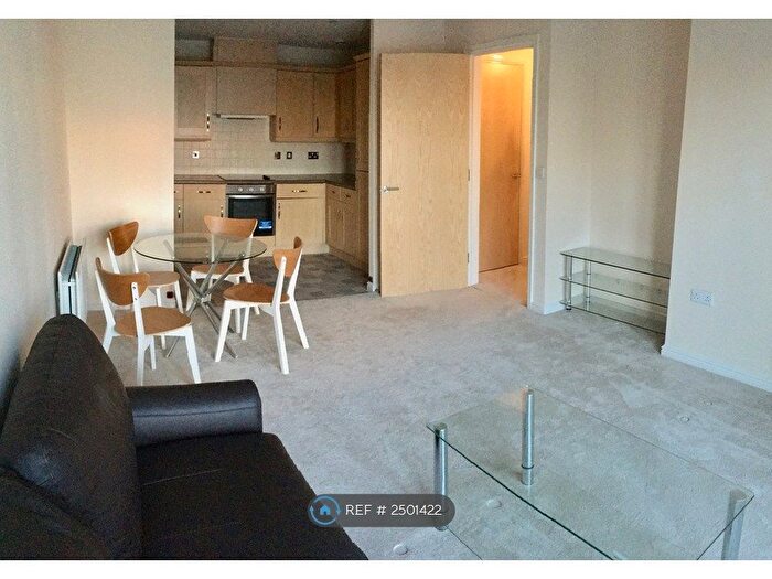 2 Bedroom Flat To Rent In Parkhouse Court, Hatfield, AL10