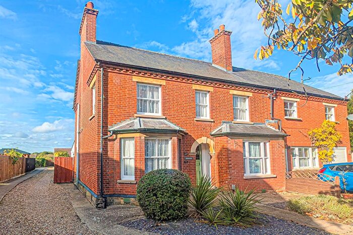 4 Bedroom Semi-detached House For Sale In The Causeway, Burwell, Cambridge, CB25