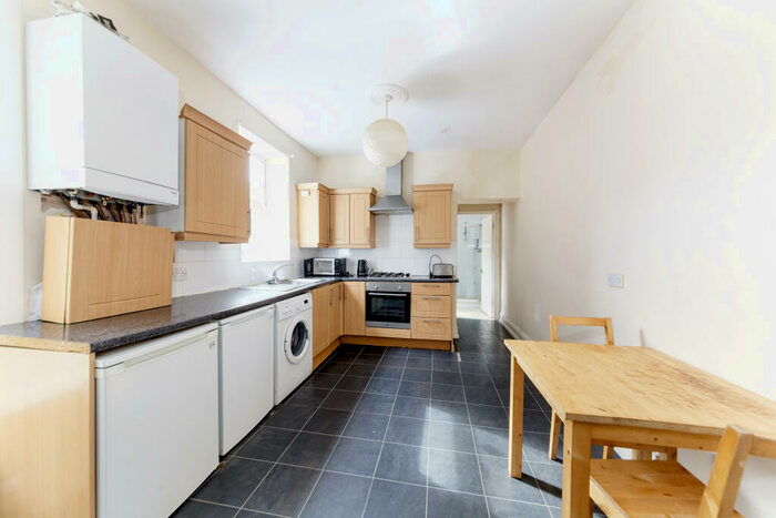 2 Bedroom Property To Rent In Queens Road (Ground), Jesmond, Newcastle Upon Tyne, NE2