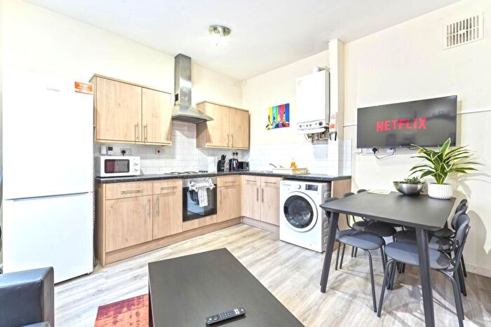 5 Bedroom House To Rent In Peveril Street, Nottingham, NG7