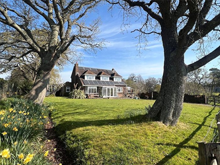 3 Bedroom Country House For Sale In Tiptoe Road, New Milton, Hampshire, BH25