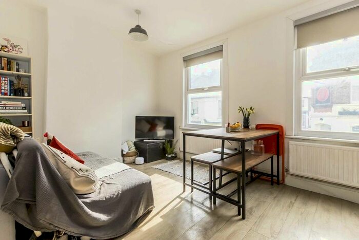 1 Bedroom Flat To Rent In Sheen Road, Richmond, TW9