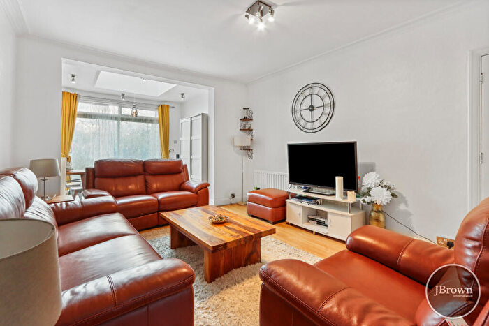 5 Bedroom Semi-Detached House For Sale In Kingsway, Wembley, Greater London, HA9