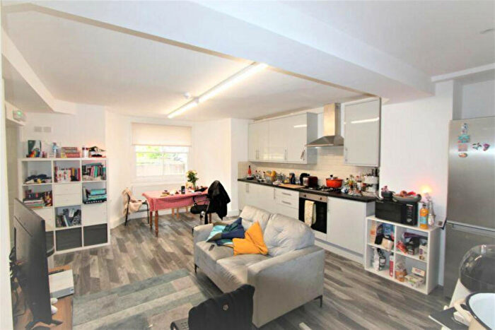 3 Bedroom Apartment To Rent In Bow Road, London, E3