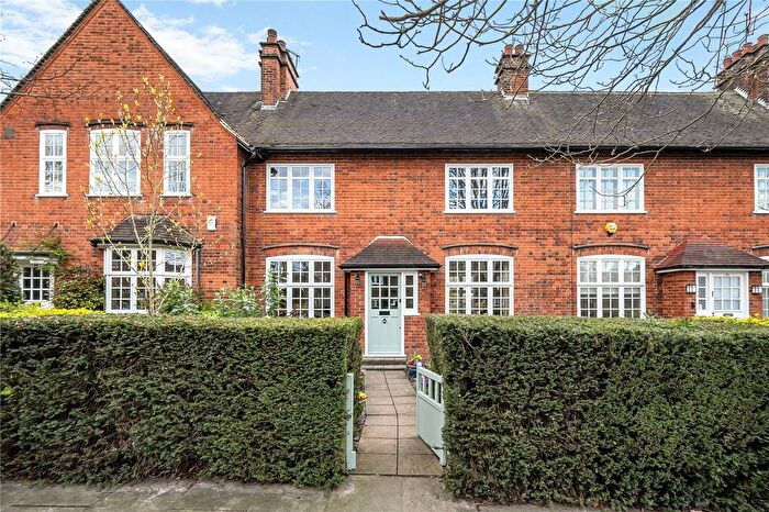 3 Bedroom Terraced House For Sale In Brentham Way, Ealing, W5