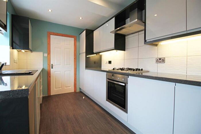 4 Bedroom Semi-Detached House To Rent In Richards Close, Audenshaw, Manchester, M34