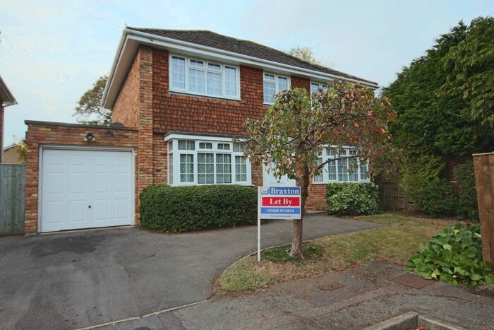 4 Bedroom Detached House To Rent In Cleveland Close, Maidenhead, SL6