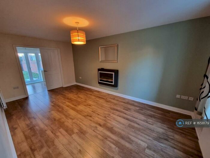 5 Bedroom Semi-Detached House To Rent In Collingsway, Darlington, DL2