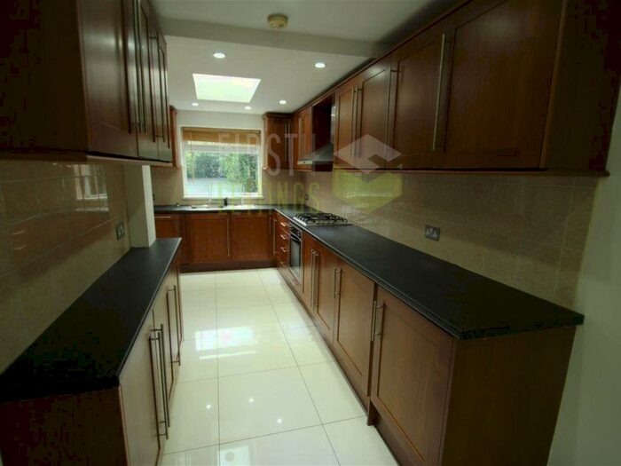 5 Bedroom Semi-Detached House To Rent In Houlditch Road, Clarendon Park, LE2