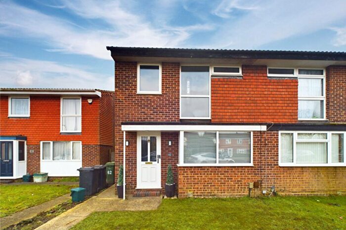 3 Bedroom Semi Detached House For Sale In Carters Rise, Calcot, Reading, Berkshire, RG31