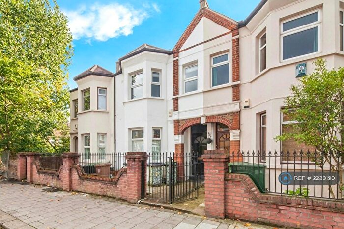 2 Bedroom Flat To Rent In Honor Oak Park, London, SE23