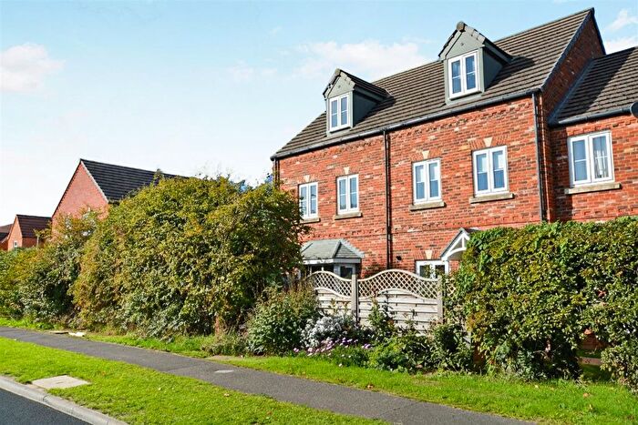 4 Bedroom End Of Terrace House For Sale In Redbourne Mere, Kirton Lindsey, DN21