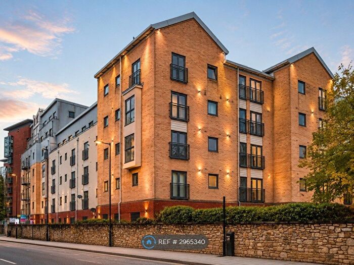 3 Bedroom Flat To Rent In White Star Place, Southampton, SO14