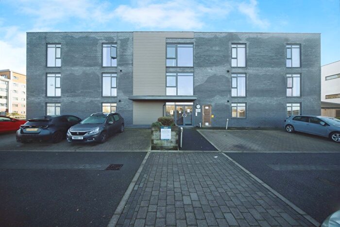 2 Bedroom Flat For Sale In Cunningham Court, Taunton, TA1