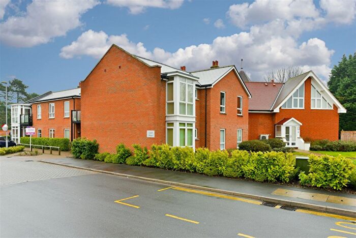 2 Bedroom Flat For Sale In Parkview Way, Epsom, KT19