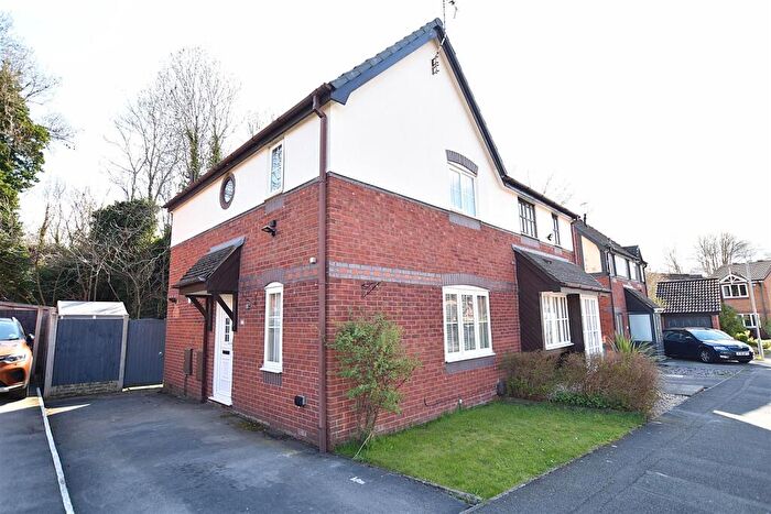 3 Bedroom Semi-Detached House For Sale In Foxwood Drive, Wrexham, LL14