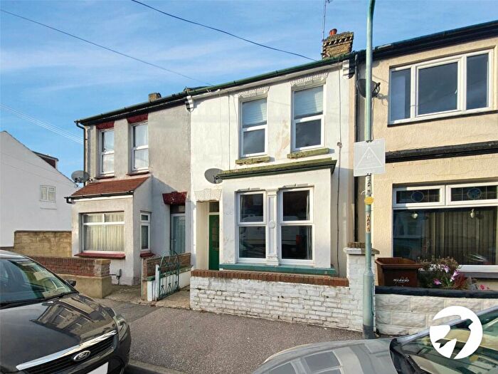 3 Bedroom Terraced House To Rent In Junction Road, Gillingham, Kent, ME7