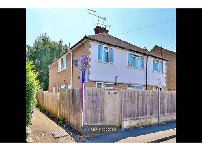 2 Bedroom Flat To Rent In Courtenay Road, Woking, GU21