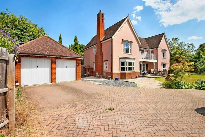 5 Bedroom Detached House For Sale In Gainsborough Road, Braintree, CM77