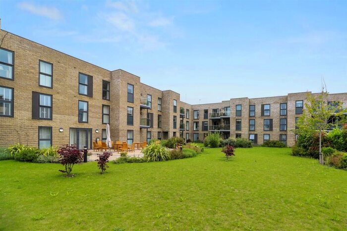 2 Bedroom Apartment For Sale In Williams Place, Greenwood Park, Didcot, OX11