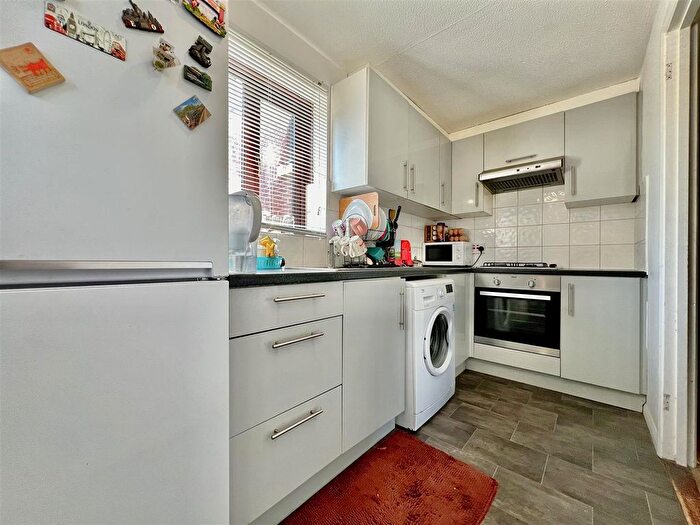 2 Bedroom Flat To Rent In Charleston Close, Feltham, TW13