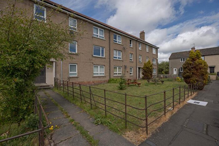 3 Bedroom Flat For Sale In Craigmount Place, Dundee, DD2